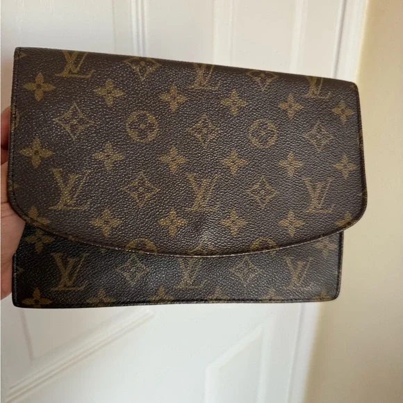 Louis Vuitton clutch - Picture 1 of 12